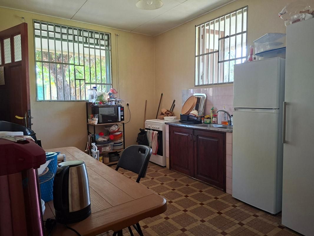 REMIRE-MONTJOLY Remire Montjoly 2 maisons mittoyennes 5 pèce(s) 145 m2 4