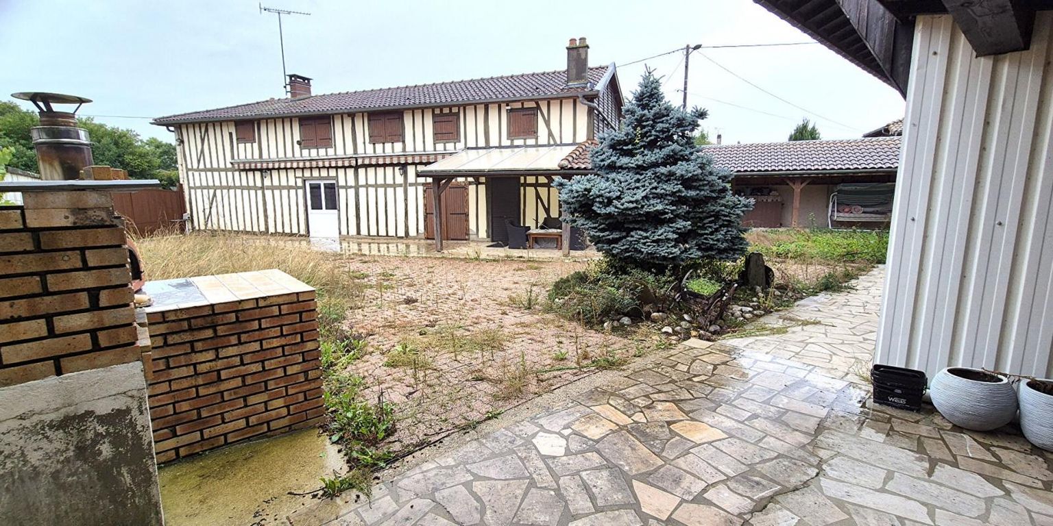 GIFFAUMONT-CHAMPAUBERT Belle Maison de Village et de Caractère style Champenois de 155 m² à Rénover et Façonner à votre Goût avec sa Cour sécurisée, Terrasse couverte, Garage et Grange de 125 m², Appentis, Bûcher et Terrain arboré de 973 m² 1