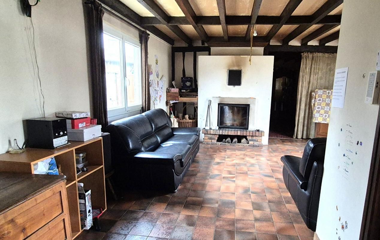 GIFFAUMONT-CHAMPAUBERT Belle Maison de Village et de Caractère style Champenois de 155 m² à Rénover et Façonner à votre Goût avec sa Cour sécurisée, Terrasse couverte, Garage et Grange de 125 m², Appentis, Bûcher et Terrain arboré de 973 m² 3