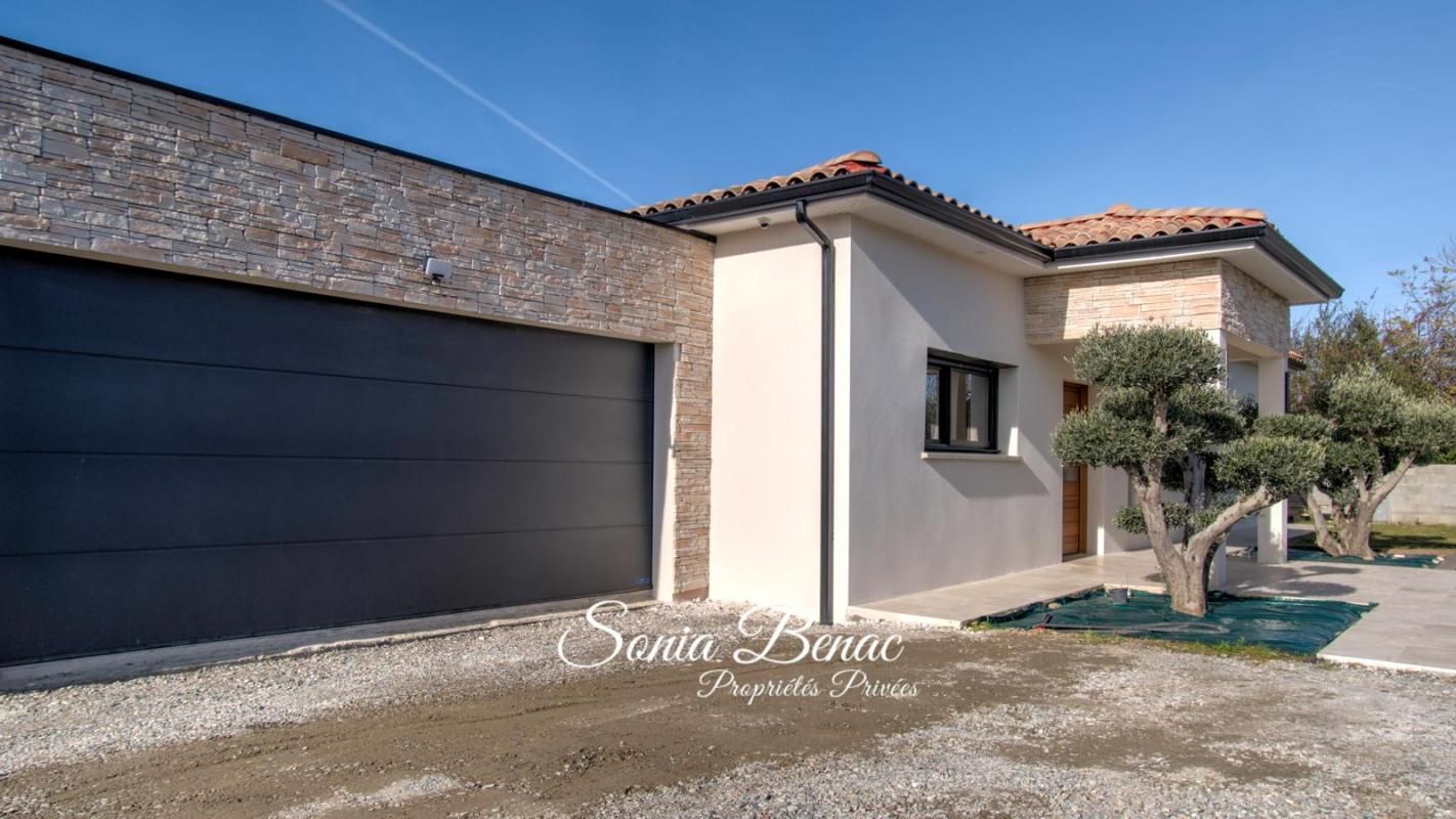CARBONNE VILLA COMTEMPORAINE DE PLAIN PIED - T5 - PISCINE - POOL HOUSE - DOUBLE GARAGE - CARBONNE 2