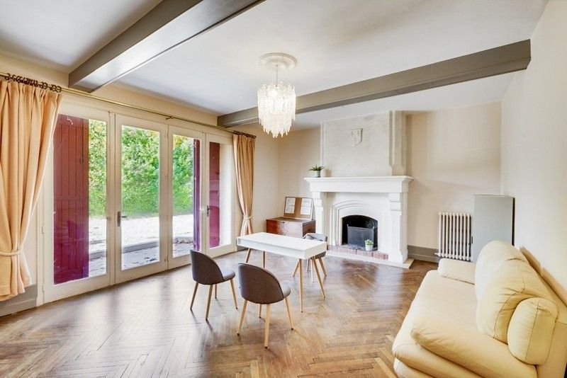 AVIGNON LE PONTET - MURS COMMERCIAUX LOUES, ENSEMBLE DE BUREAUX 151 m²                             310 000 2