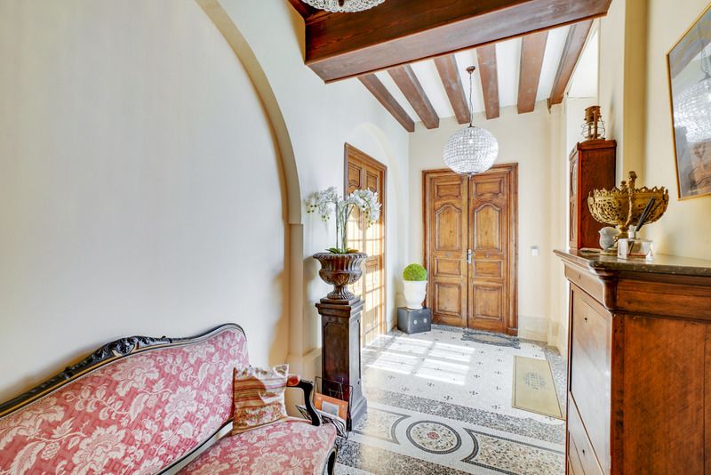 AVIGNON LE PONTET - MURS COMMERCIAUX LOUES, ENSEMBLE DE BUREAUX 151 m²                             310 000 3