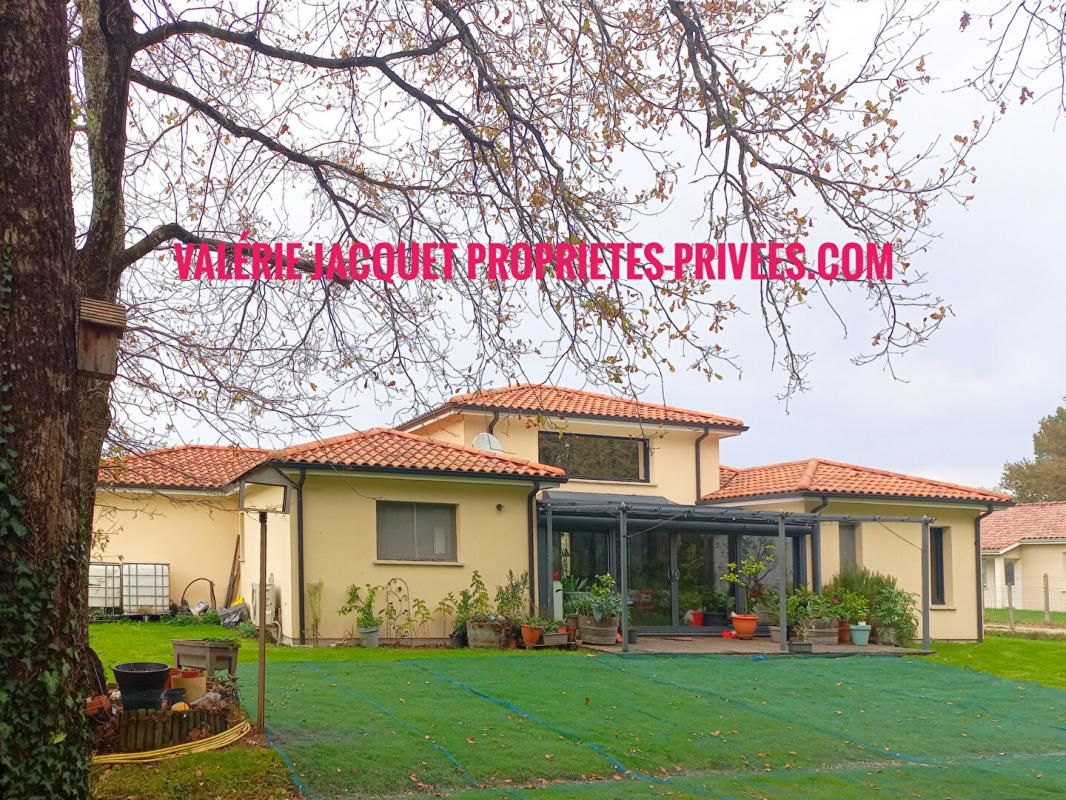 SAINT-SEURIN-SUR-L'ISLE RARE : Saint-Seurin-sur-l'Isle (33660) - Plain-Pied de 2016 - Clé en Main et Cadre IdylliqueMaison Saint Seurin Sur L Isle 3