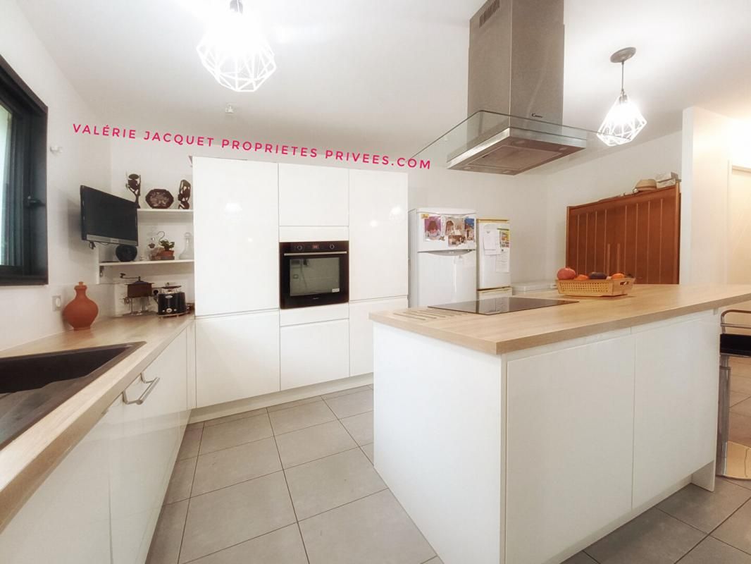 SAINT-SEURIN-SUR-L'ISLE RARE : Saint-Seurin-sur-l'Isle (33660) - Plain-Pied de 2016 - Clé en Main et Cadre IdylliqueMaison Saint Seurin Sur L Isle 4