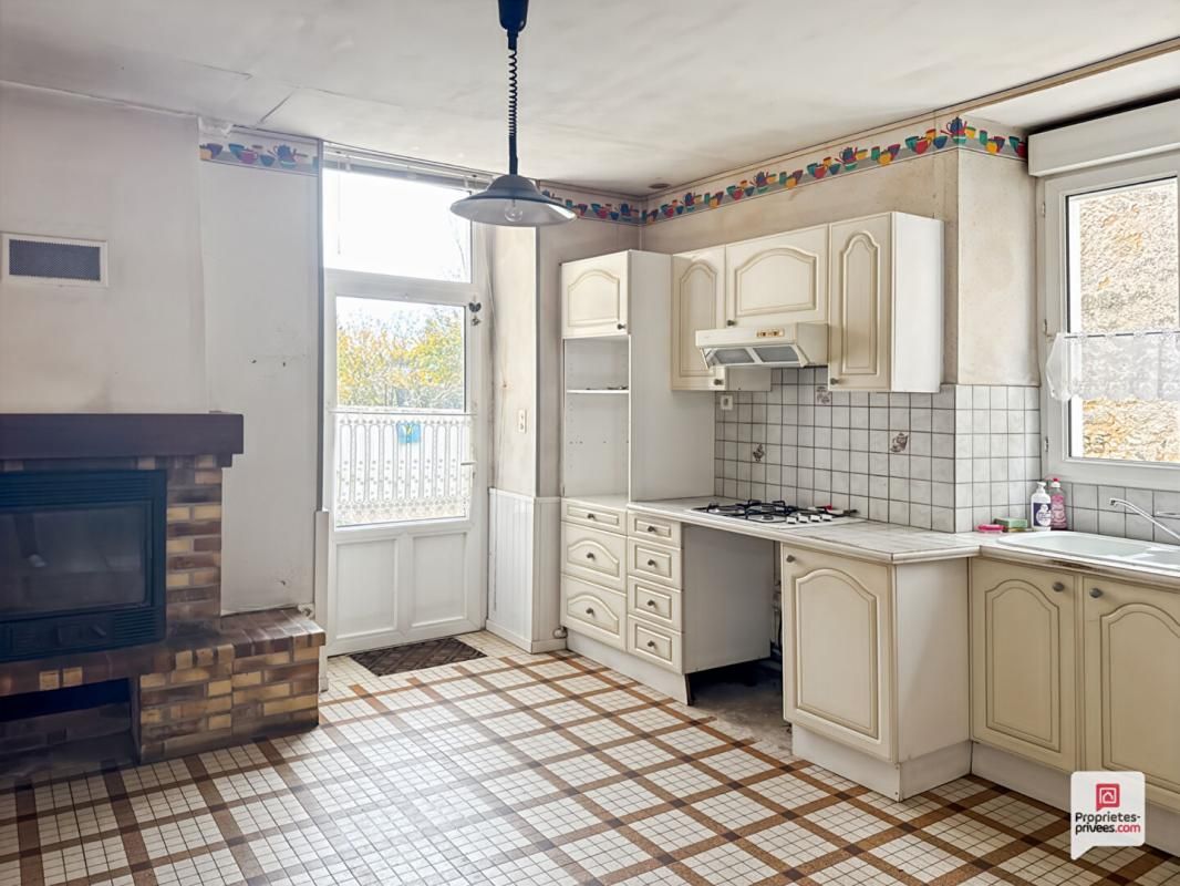 POILLE-SUR-VEGRE Maison Poille Sur Vegre 6 pièce(s) 108 m2 2