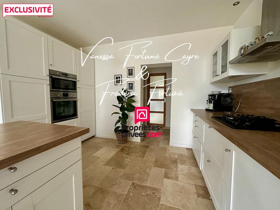 CAVIGNAC Élégante maison en pierre de 143 m²  Saint-Savin (33920) 4