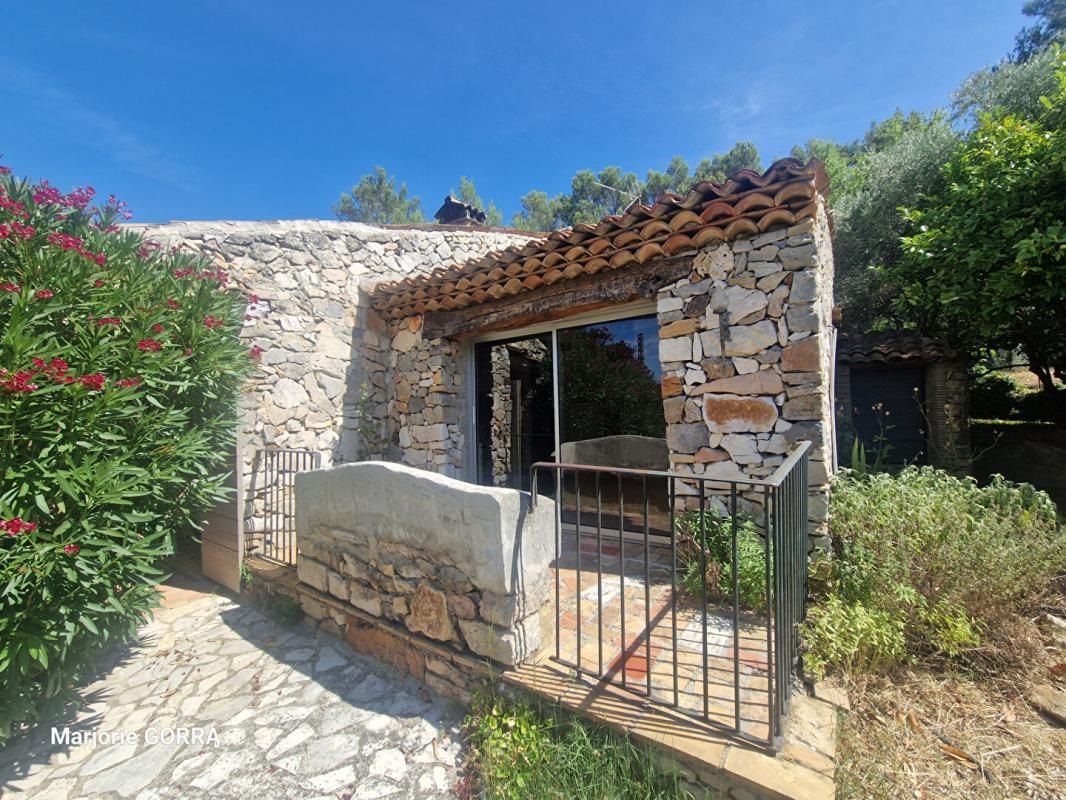 ROUGIERS ROUGIERS VILLA T5 sur 1857 m² de terrain 4