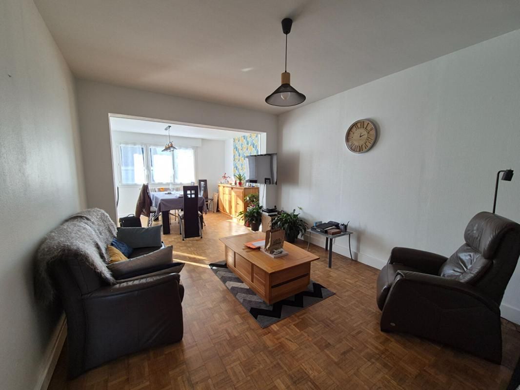 LANESTER Belle maison rénovée de 117 m² + grand potentiel d'aménagement ? Lanester (Morbihan). à 400 m du centre ? 7 min de Lorient ? 8 min de Caudan ? 10 min d'Hennebont ? 8 min de la mer 1