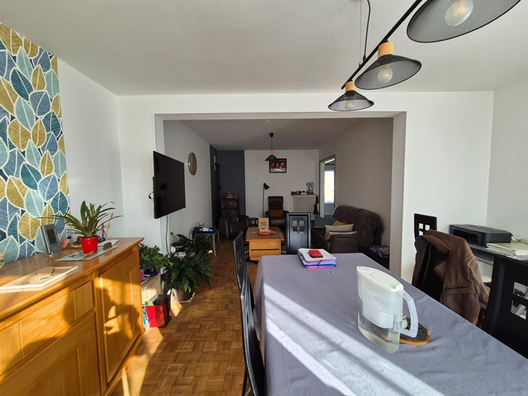 LANESTER Belle maison rénovée de 117 m² + grand potentiel d'aménagement ? Lanester (Morbihan). à 400 m du centre ? 7 min de Lorient ? 8 min de Caudan ? 10 min d'Hennebont ? 8 min de la mer 3