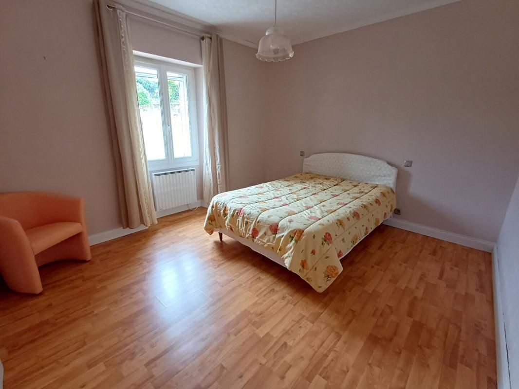 VOUZY Maison rénovée 4 pièces -110 M² à Vouzy 4