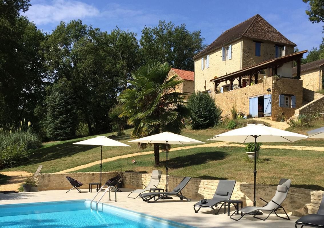 LE BUISSON-DE-CADOUIN Domaine Le Buisson De Cadouin 16 pièce(s) 550 m2 1