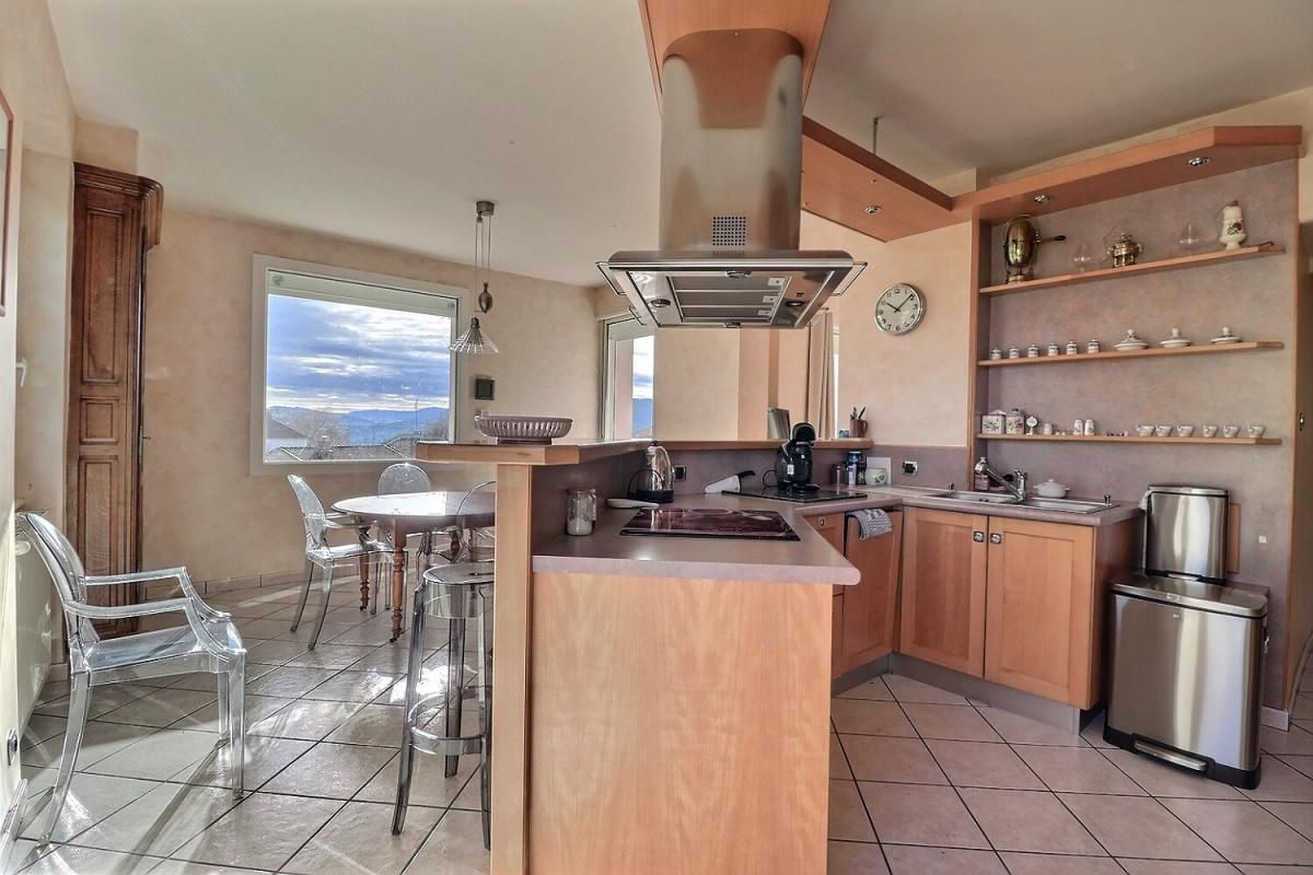 DOMPIERRE-LES-ORMES Vaste maison de famille avec dépendances 4