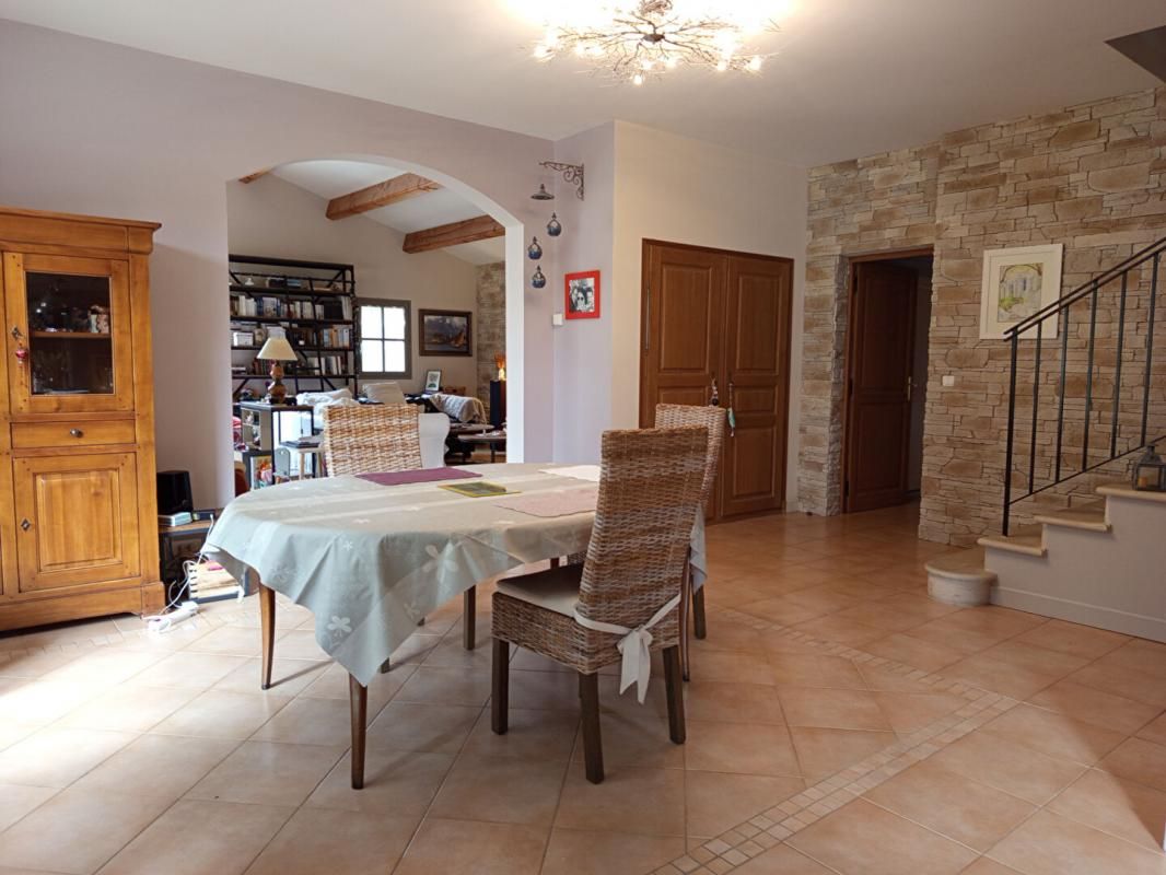 GRIGNAN Villa 194m² sur 4500m² de terrain avec piscine Grignan 659 000HAI 4