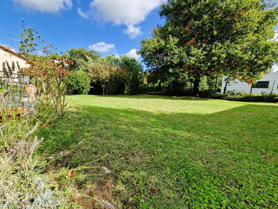 VOUNEUIL-SOUS-BIARD Maison Vouneuil Sous Biard 6 pièce(s) 152m2 3