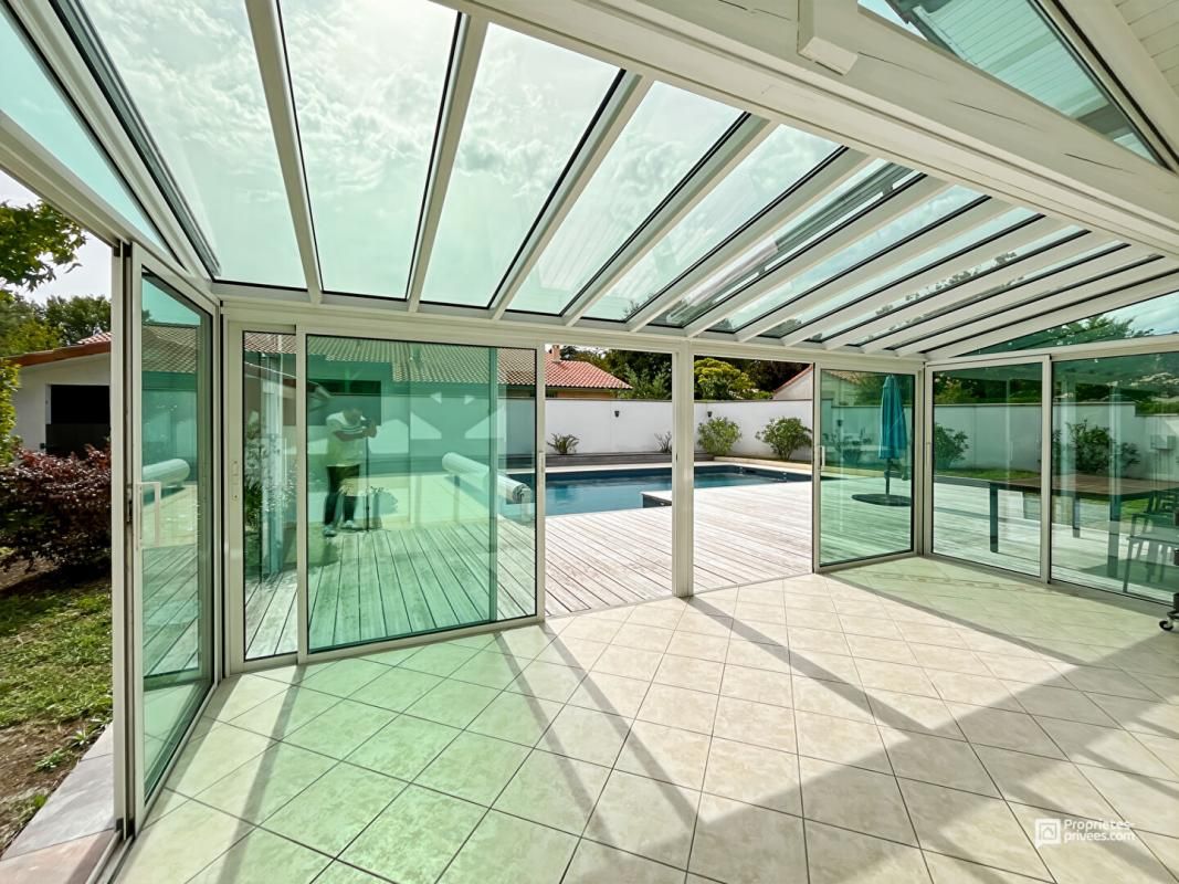 SAINT-MEDARD-EN-JALLES Maison familiale rénovée 4 chambres, piscine - Quartier calme à Saint-Médard-en-Jalles 3