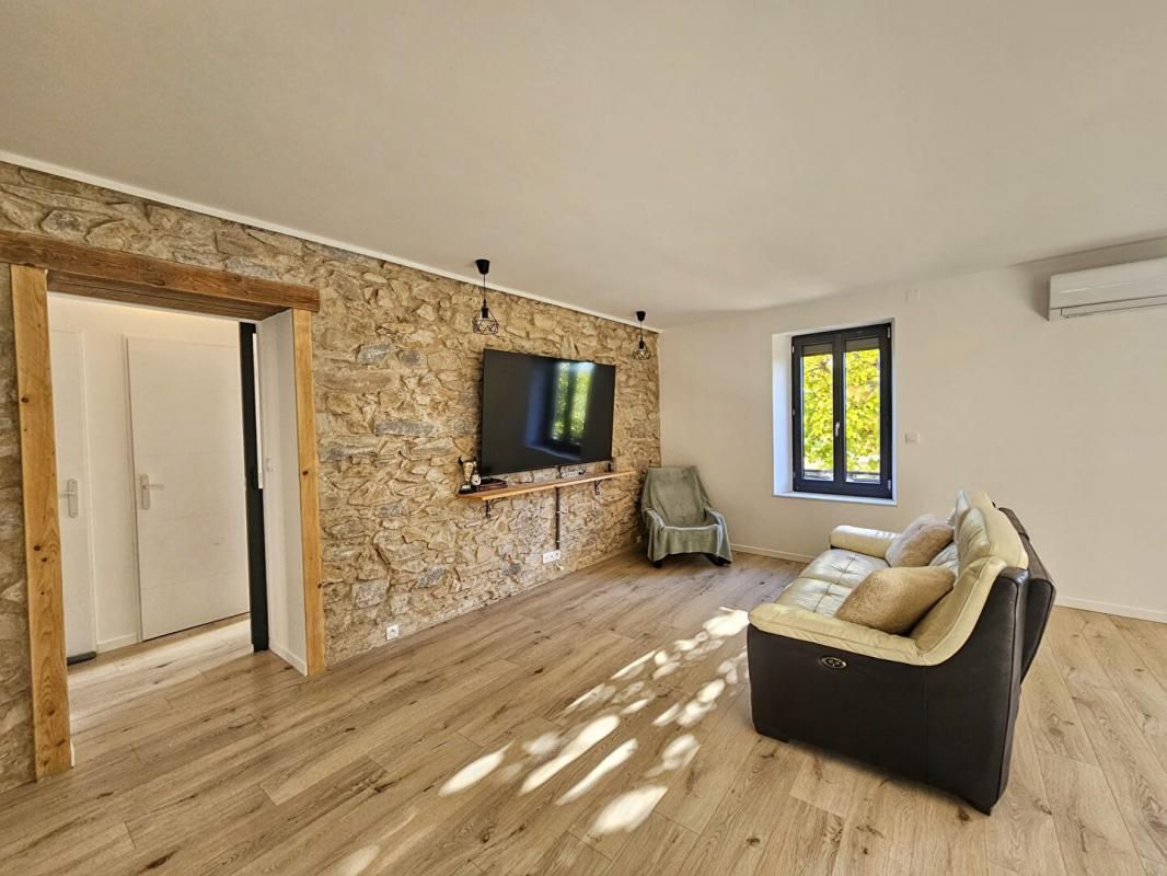 CESSERAS Maison de village en pierre Cesseras 34 3