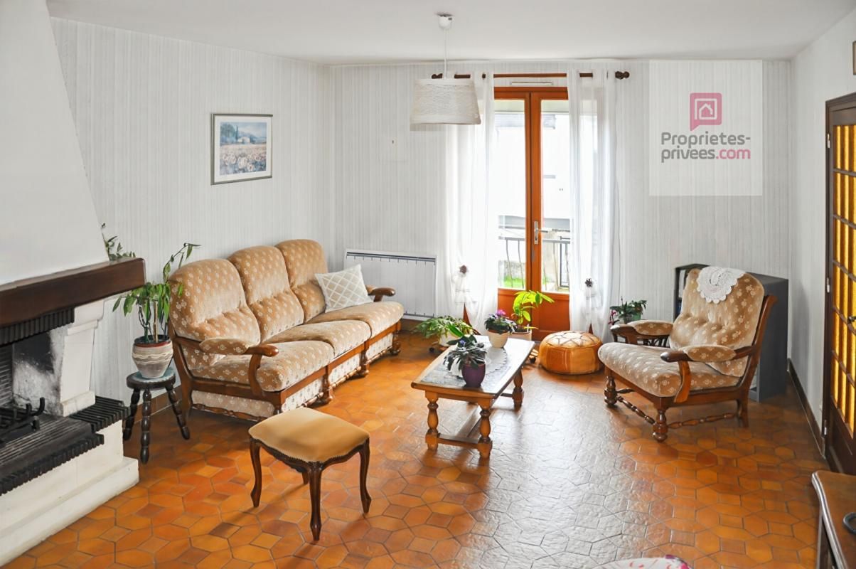 COSSE-LE-VIVIEN Maison sur sous sol 5 pièces 90 m2 1