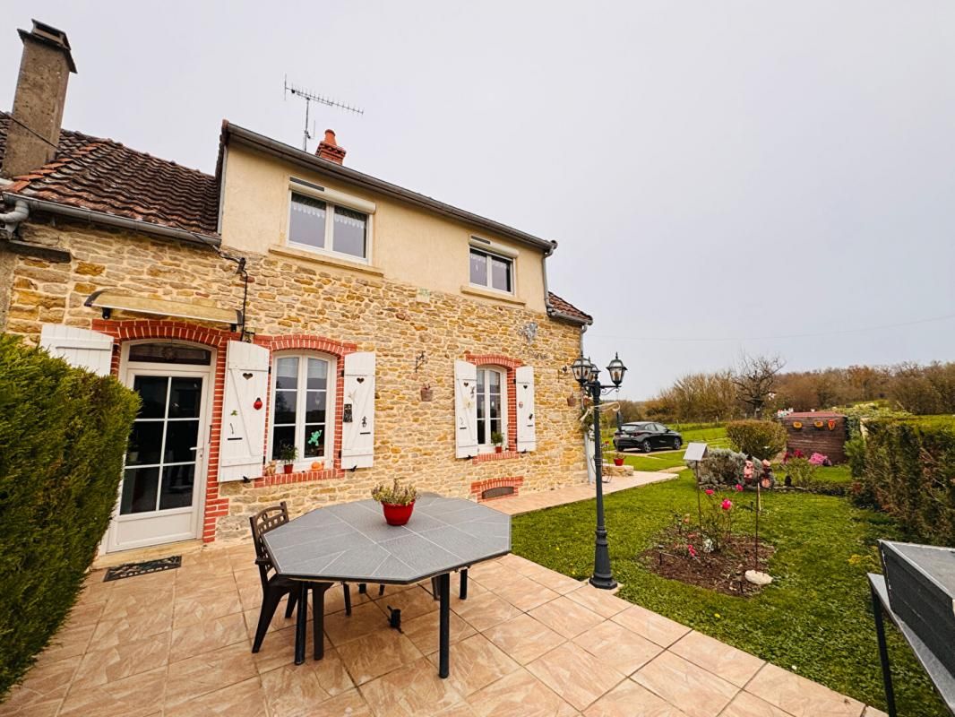 MONTAPAS Maison ancienne rénovée à MONTAPAS 1