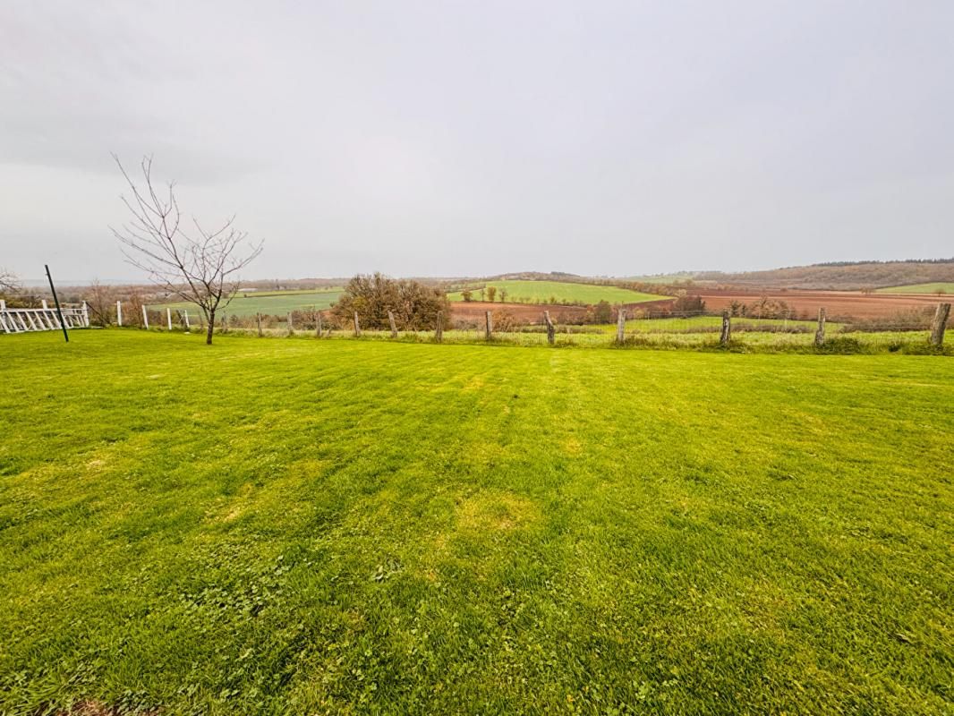 MONTAPAS Maison ancienne rénovée à MONTAPAS 4