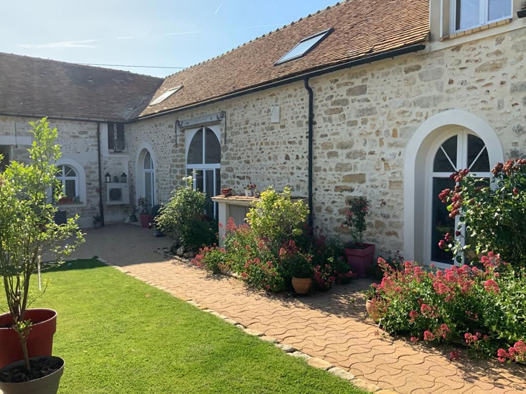 MORET-SUR-LOING Charmante longère familiale rénovée 2