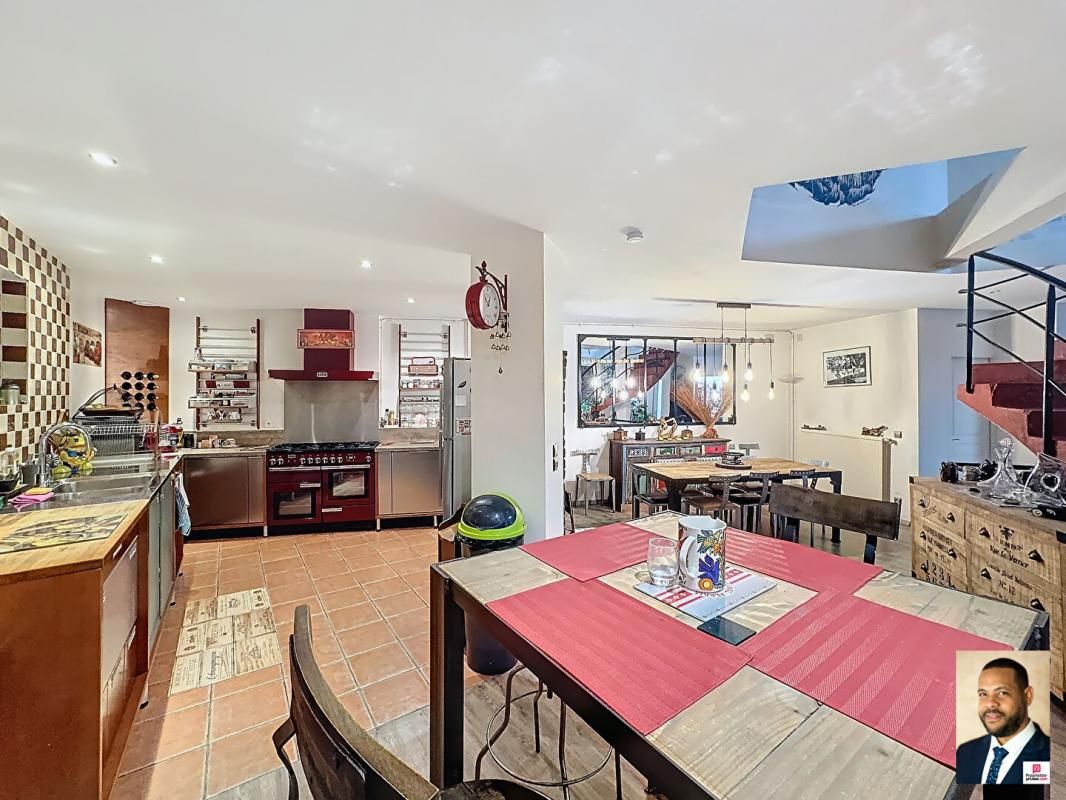 VITRY-SUR-SEINE Appartement Vitry Sur Seine 8 pièce(s) 460 m2 2