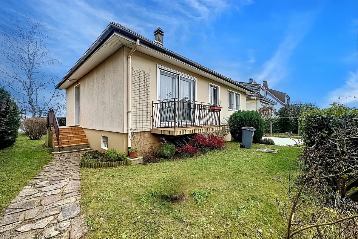 LONGJUMEAU Maison familiale au calme : espace, lumière et confort dans une impasse préservée 3