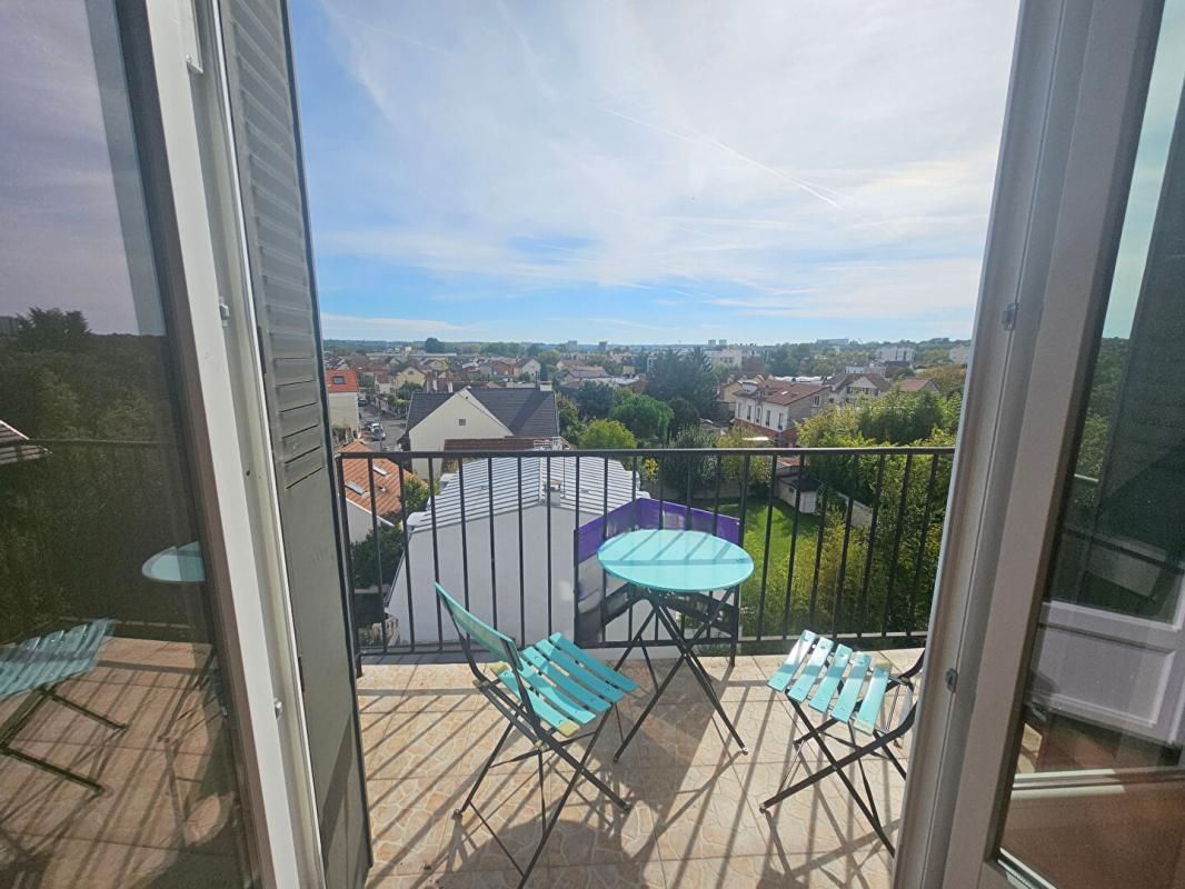 Studio lumineux de 27 m² avec balcon et vue  panoramique -Dernier étage à Saint-Maur-des-Fossés