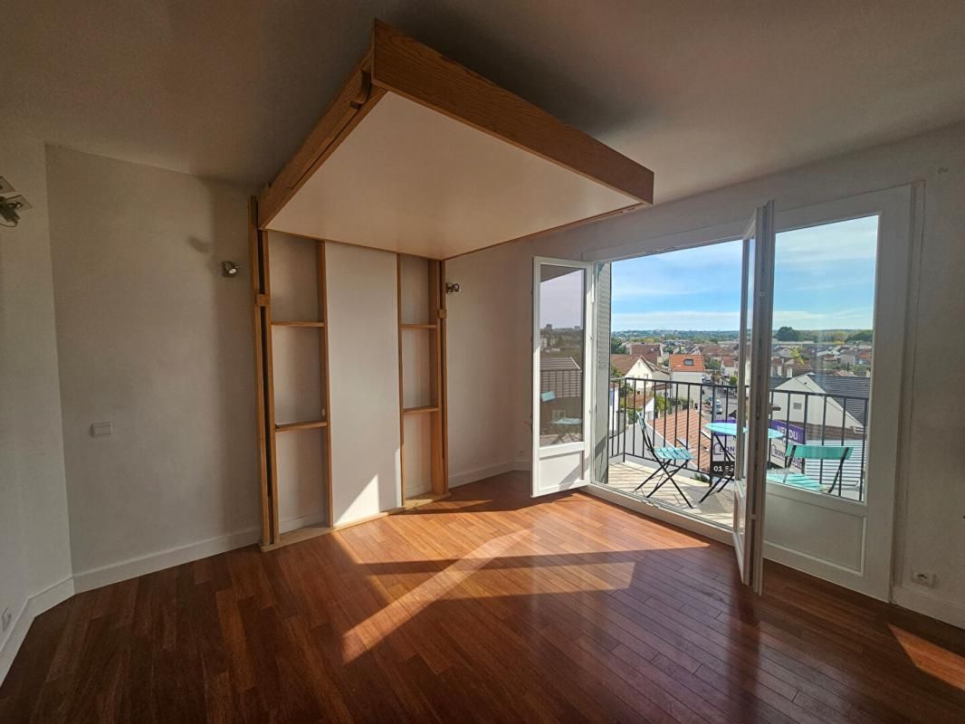 SAINT-MAUR-DES-FOSSES Studio lumineux de 27 m² avec balcon et vue  panoramique -Dernier étage à Saint-Maur-des-Fossés 4