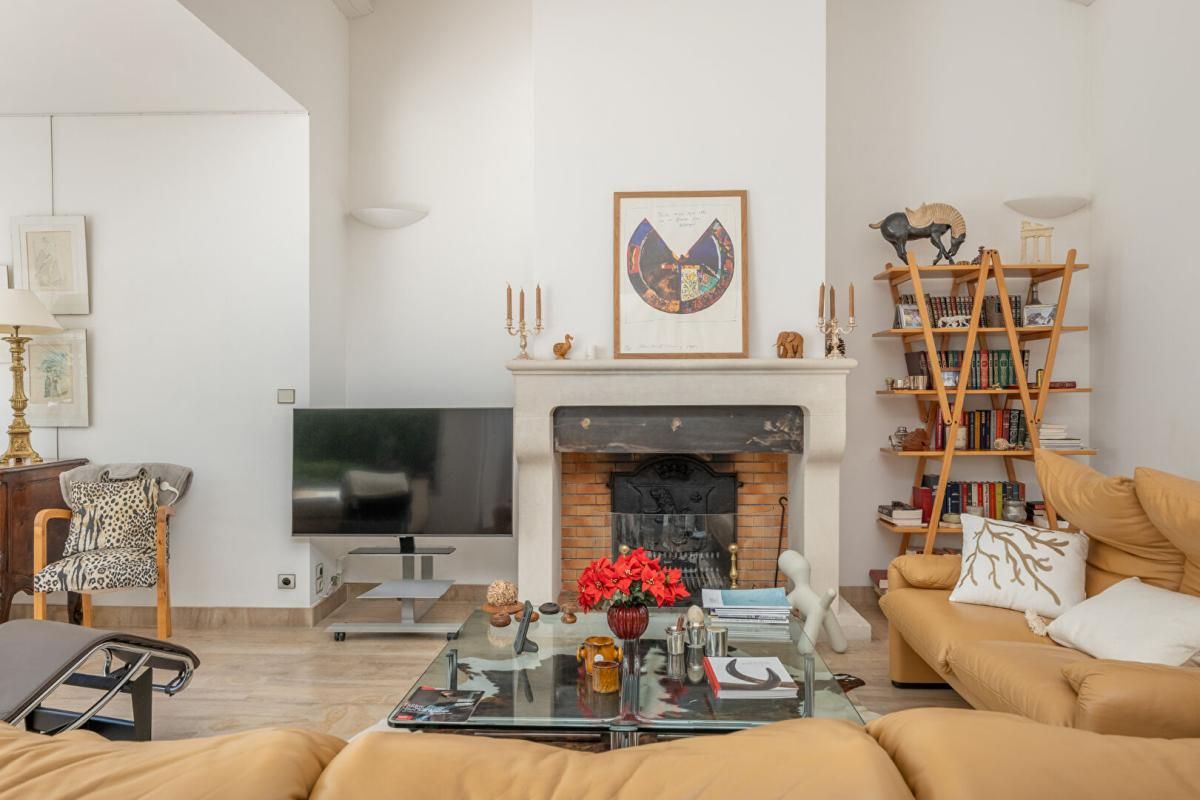 NIMES L'Élégance Architecturale Maison d'architecte Nimes 5 pièce(s) 182.8 m2 1