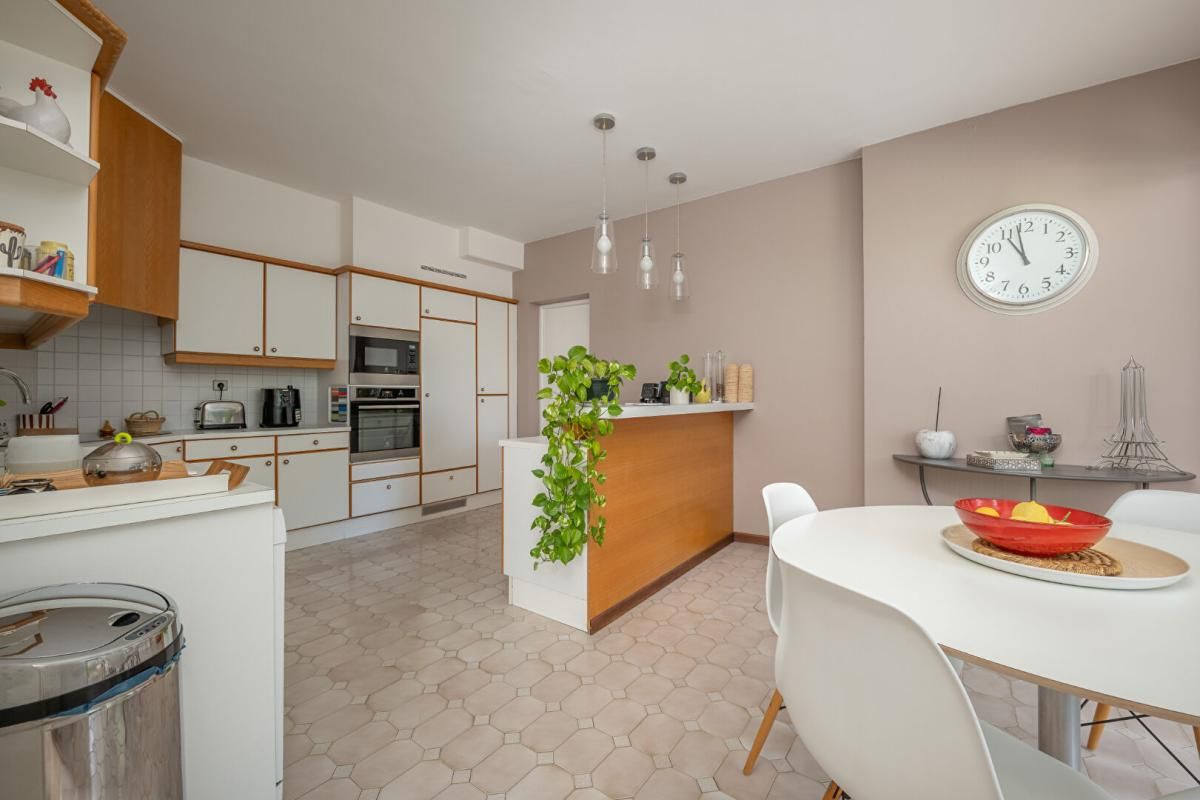 NIMES L'Élégance Architecturale Maison d'architecte Nimes 5 pièce(s) 182.8 m2 4