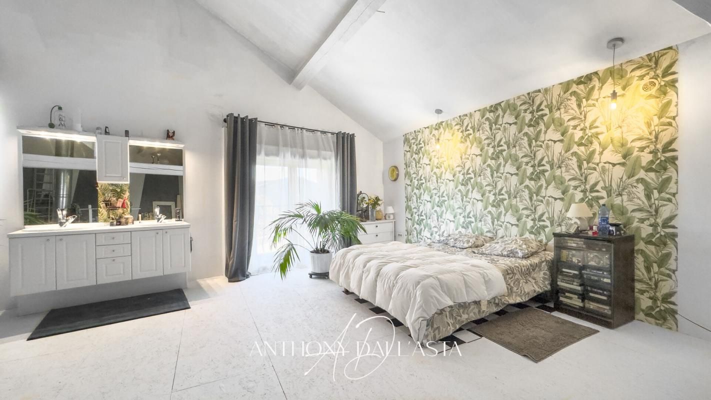 VILLENEUVE-LES-MONTREAL Maison Villeneuve Les Montreal 2 pièce(s) 149 m2 1