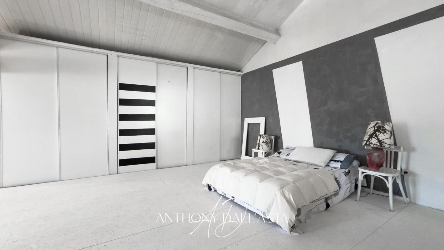 VILLENEUVE-LES-MONTREAL Maison Villeneuve Les Montreal 2 pièce(s) 149 m2 2