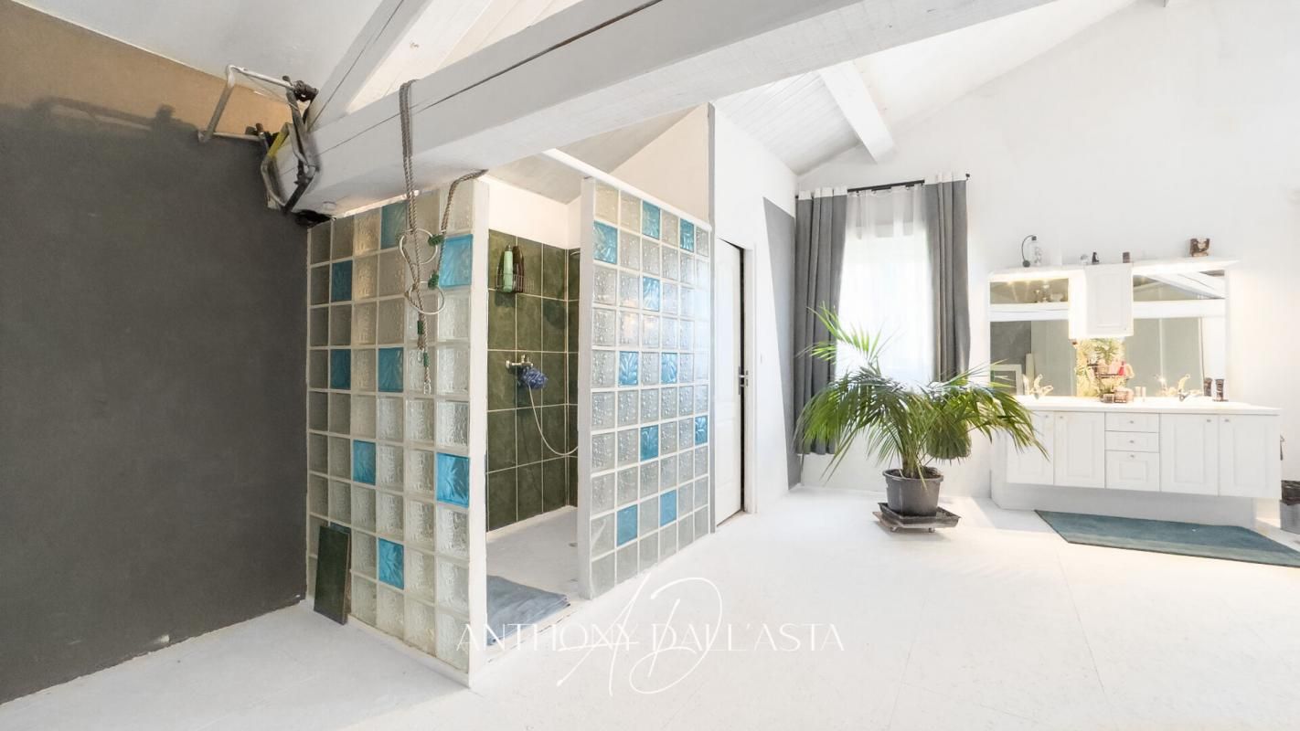 VILLENEUVE-LES-MONTREAL Maison Villeneuve Les Montreal 2 pièce(s) 149 m2 3