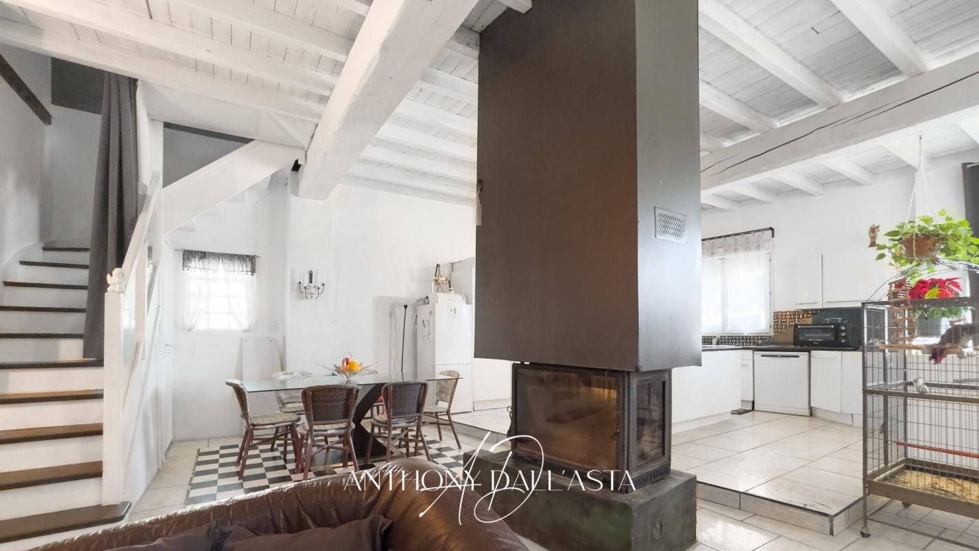 VILLENEUVE-LES-MONTREAL Maison Villeneuve Les Montreal 2 pièce(s) 149 m2 4