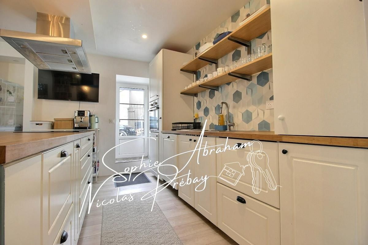 TOURY Ensemble de 2 habitations de type F3 avec terrasse et cour. Sans travaux ! 3