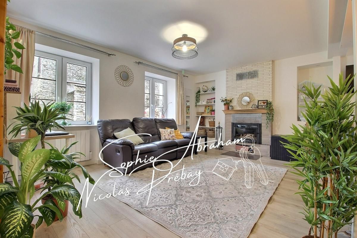 TOURY Ensemble de 2 habitations de type F3 avec terrasse et cour. Sans travaux ! 4