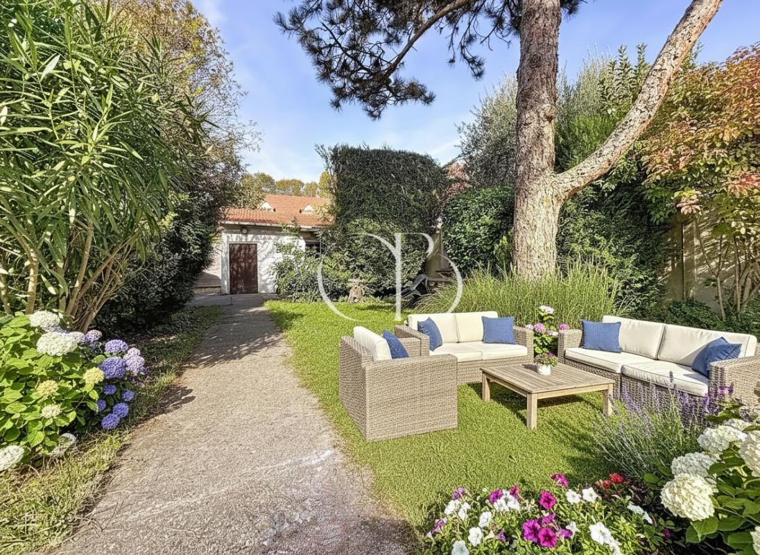 VILLEJUIF Maison Villejuif 4 pièce(s) 70 m2 AVEC JARDIN ET DEPENDANCE 1