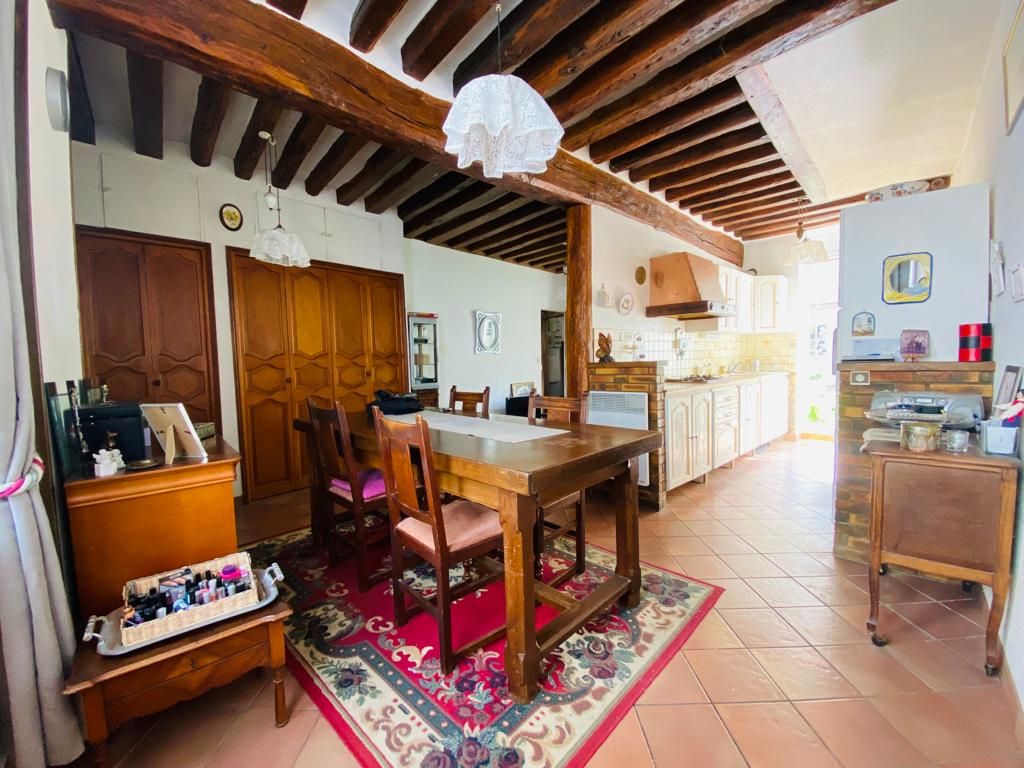 BEAUMONT-SUR-OISE Hyper-centre Beaumont-sur-Oise : Maison de ville de 110m²  avec gros potentiel 1