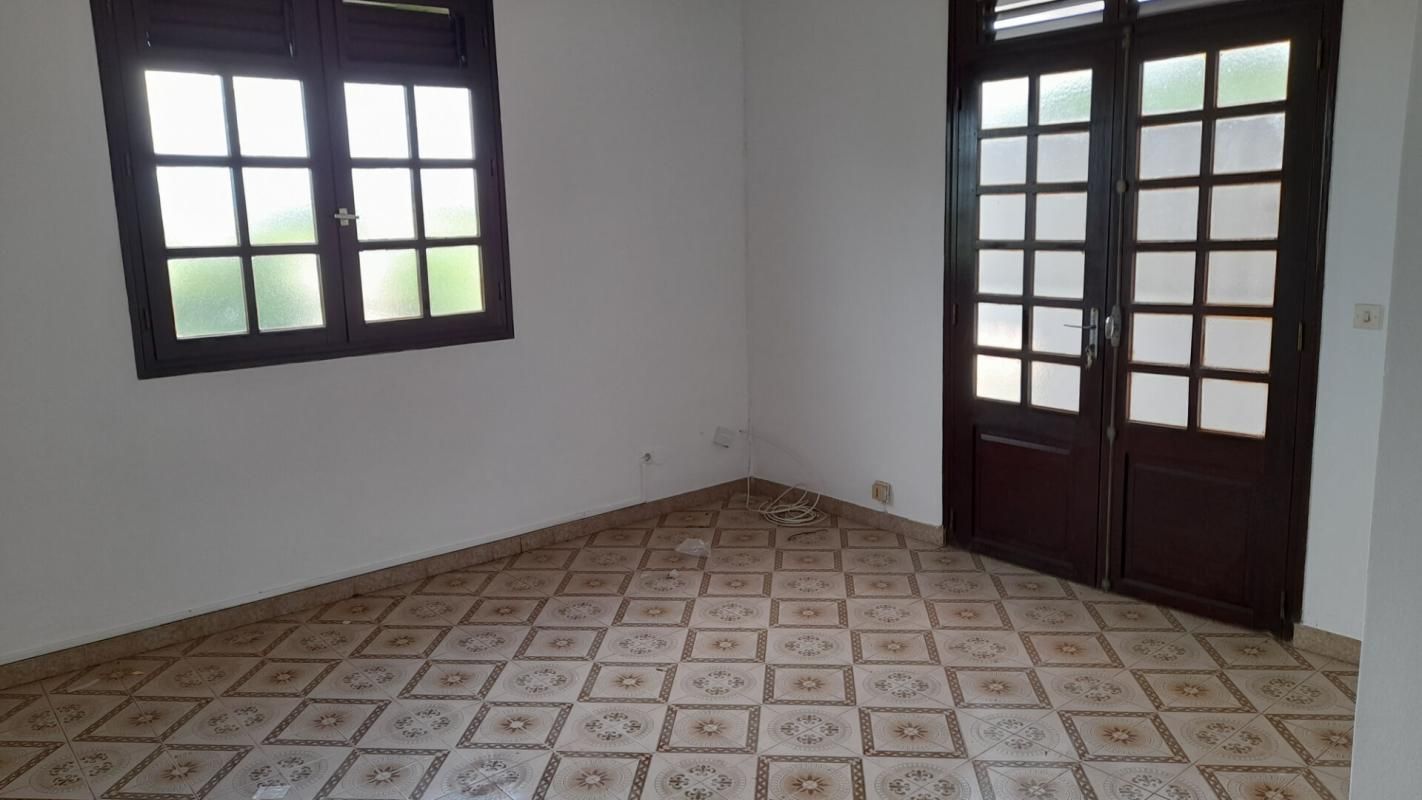 FORT-DE-FRANCE ensemble immobilier a vendre rte de l entraide 2