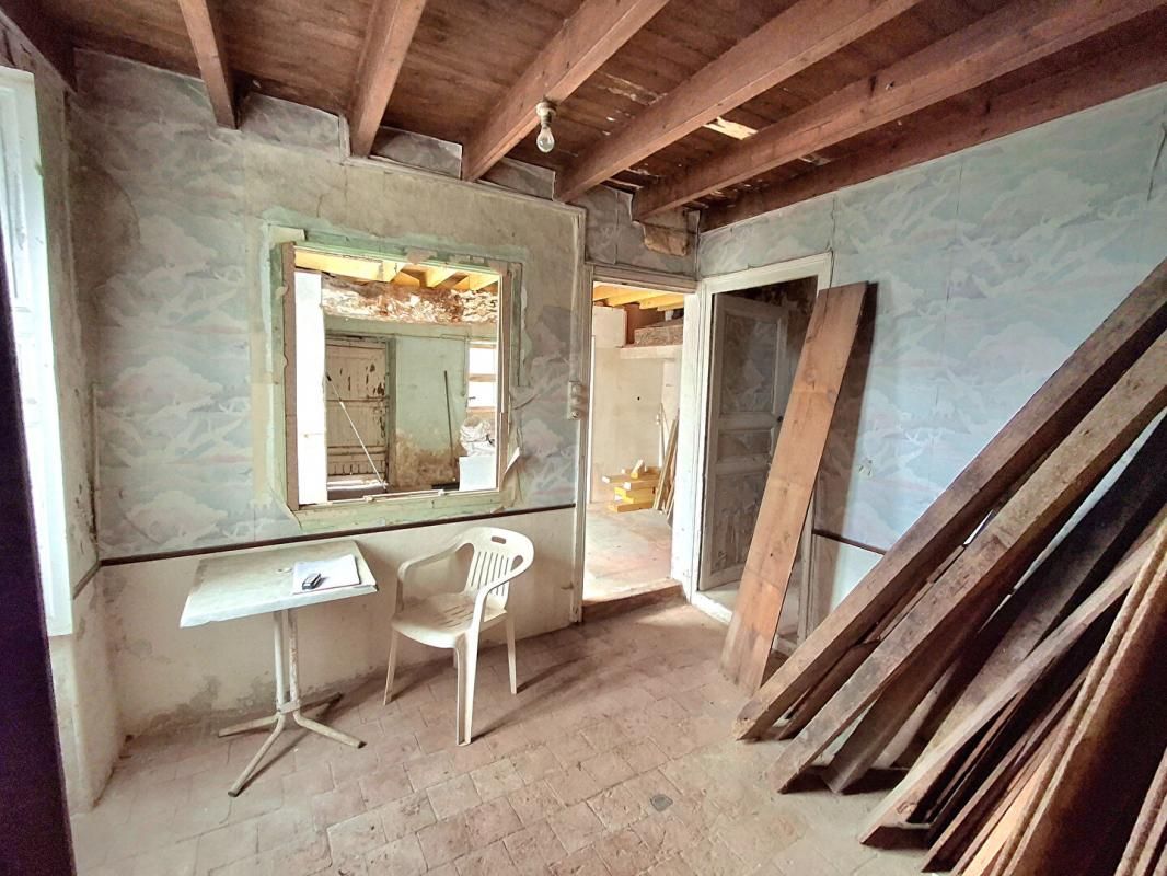 SAINT-HILAIRE-DE-CLISSON Maison à rénover Saint Hilaire De Clisson 5 pièce(s) 90 m2 1