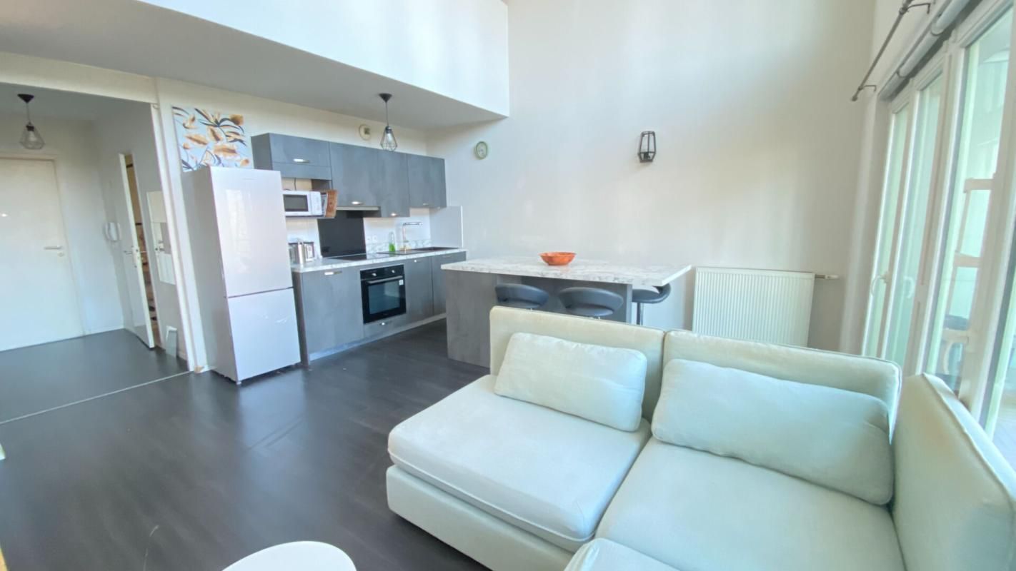 BEGLES Appartement Begles, T2 duplex meublé 52.66 m2 + parking 2