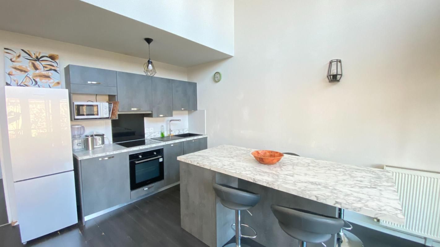 BEGLES Appartement Begles, T2 duplex meublé 52.66 m2 + parking 4