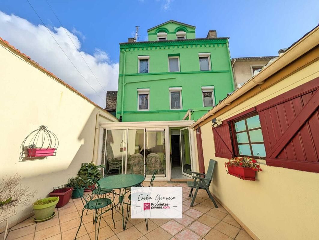 Maison 6 chambres avec cour et garage - 4 niveaux - Sainte-Marie