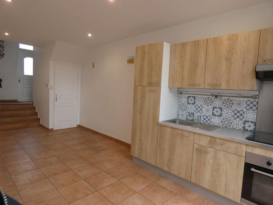 MANTES-LA-JOLIE Maison de ville avec cour 3