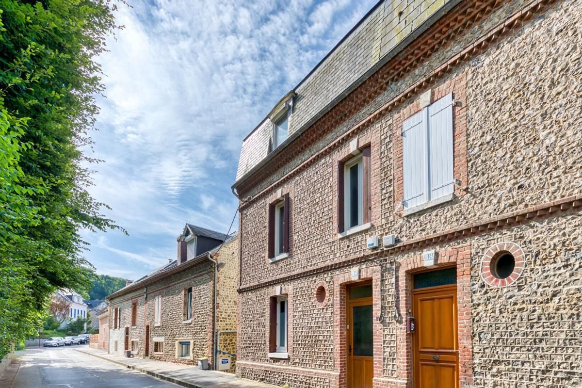 YPORT Yport :Briques et silex 5 pièces, exposée sud et avec sa terrasse et jardin 3