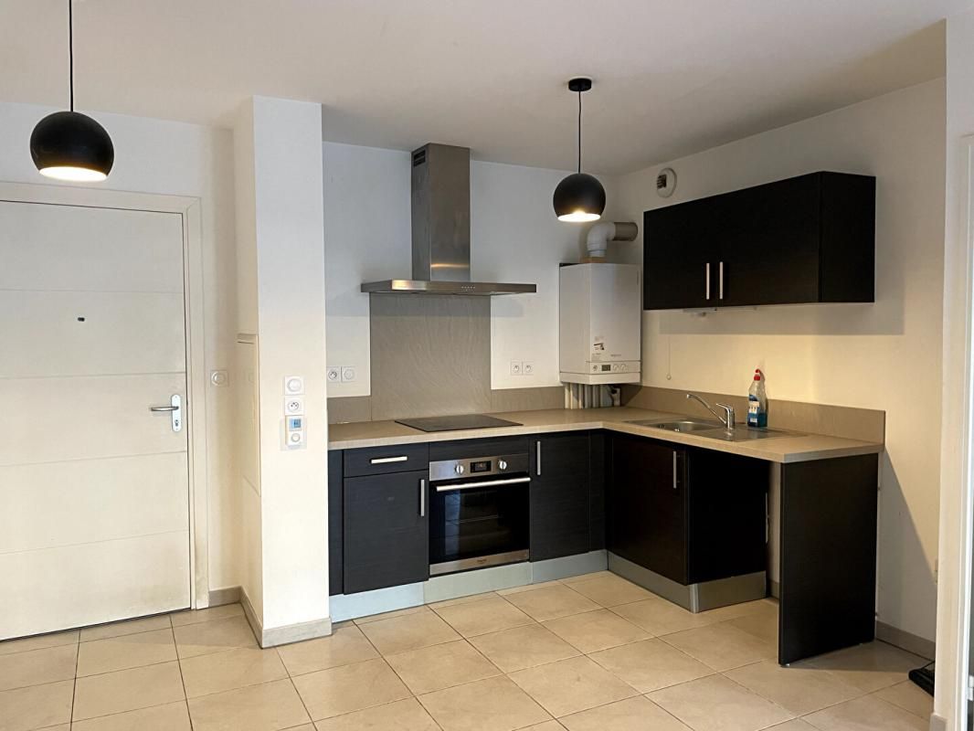 LA VALETTE-DU-VAR T2 récent de 42 m² avec extérieur et garage - La Valette du Var (83160) 3