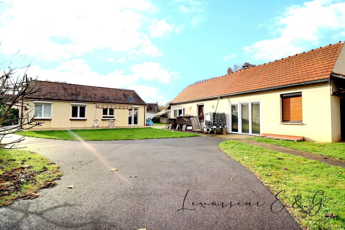 MOUY Mouy 60250 - Plain pied 4 chambres avec grande dépendances sur 1630m² de terrain 1