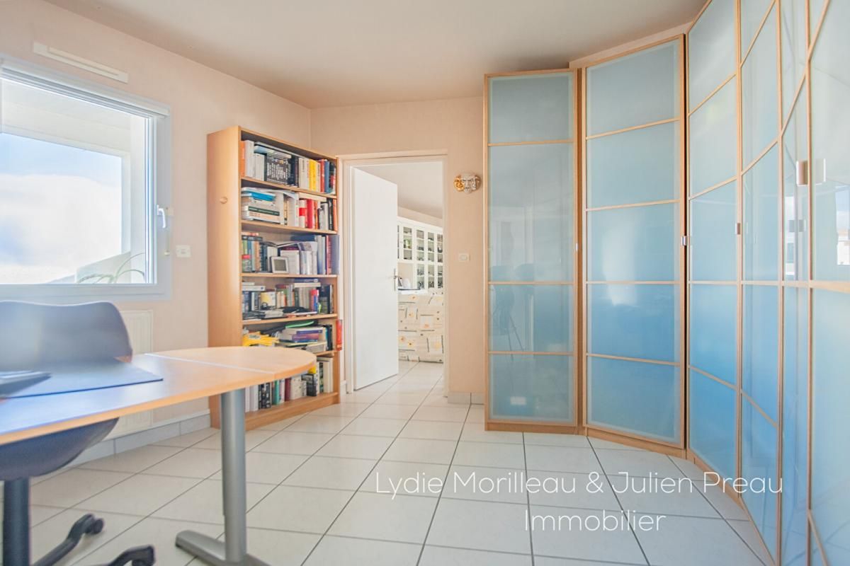 REZE 44400 REZE - BUREAUX (117 m²) 2