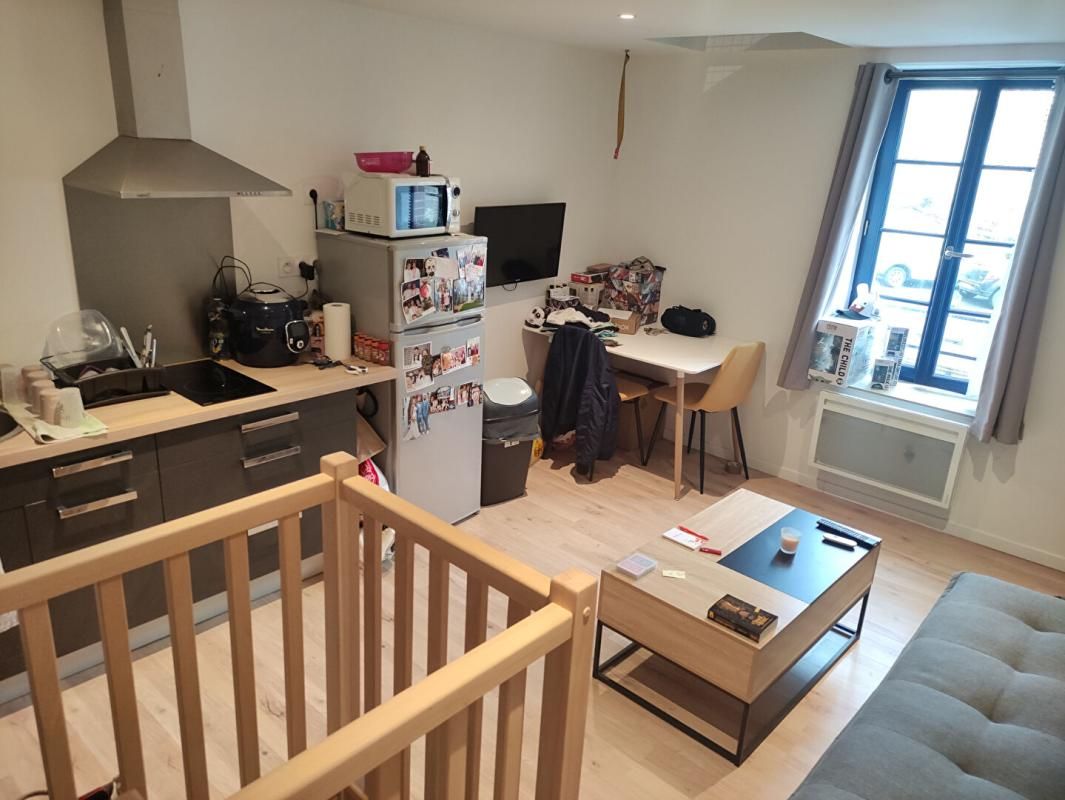 POUZAUGES Maison de ville, 32 m² 2