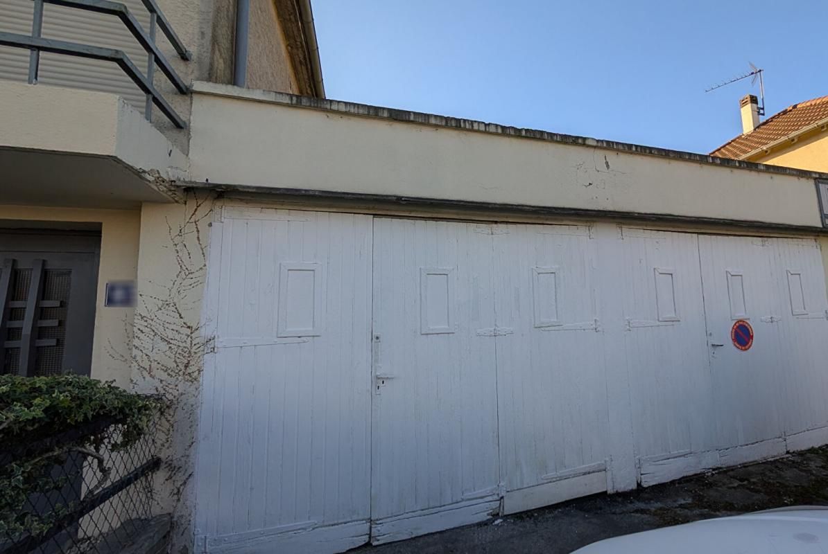 BRIVE-LA-GAILLARDE Brive La Gaillarde MAISON T4 d'environ 110m² , habitable de suite, avec 2 GARAGES INDEPENDANTS de 30m² 3